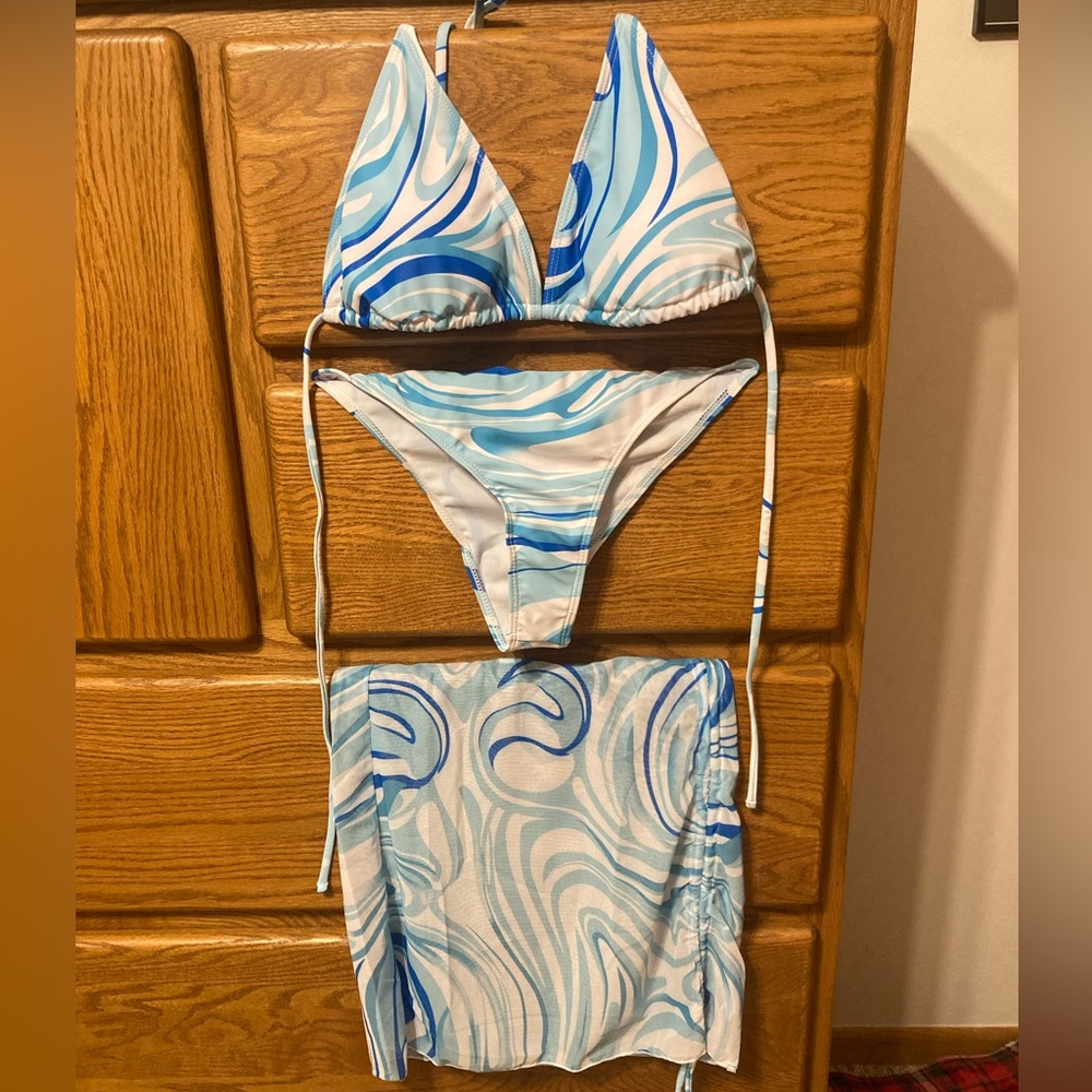 HALARA Blue and White Swirl Bikini Set